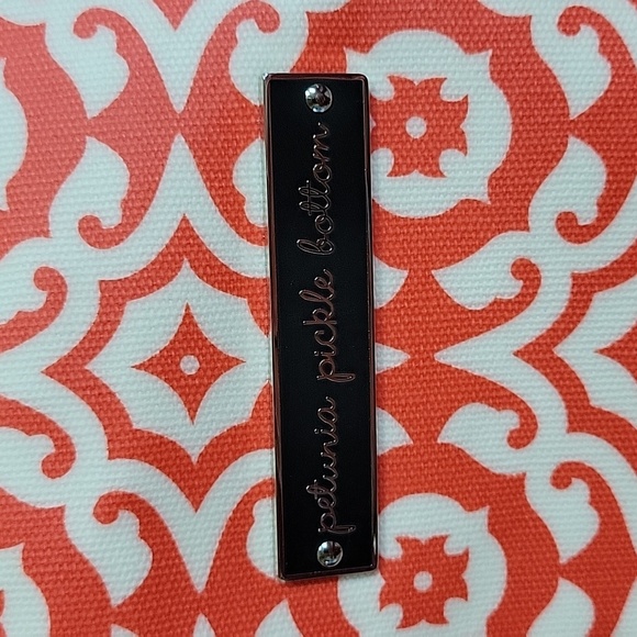 VGUC- Petunia Pickle Bottom Downtown Diaper Bag \ Tote - Picture 6 of 8